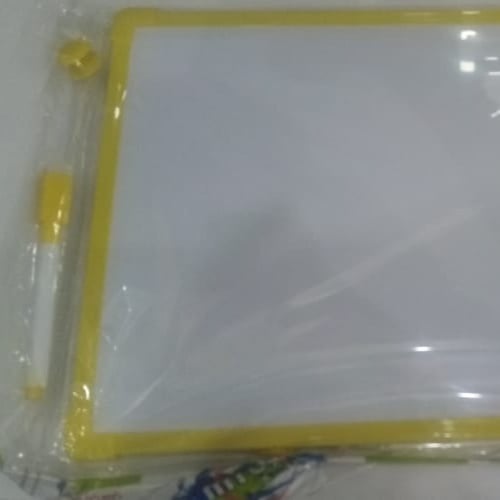 سبورة وجهين ابيض و طباشير لون وردي