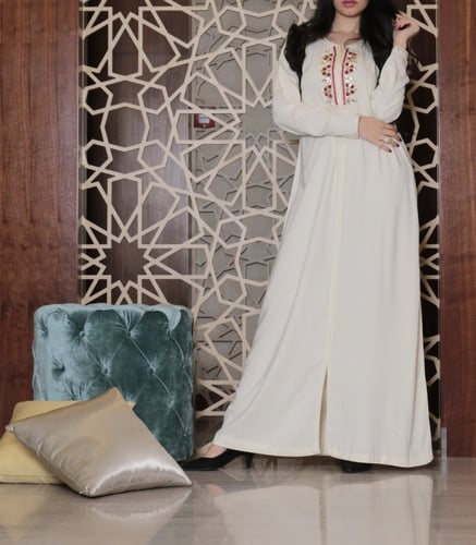 جلابية مغربية بكريستال مشغولة يدوياً