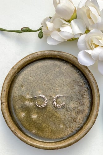 اقراط ملتوية - فضي عريض