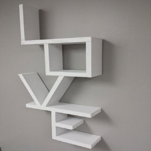 رف على شكل كلمة love