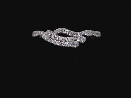 اطقم نواعم مع احجار الزركون بتصميم عصري وانيق