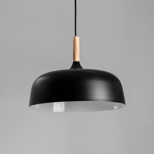 علاقية مفرد أسود بقاعدة خشبية