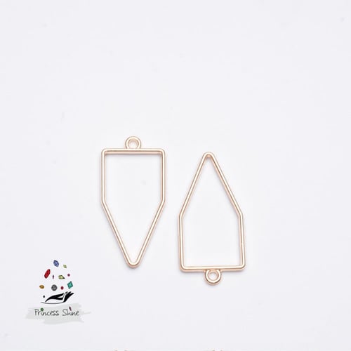 369 - تعليقة شكل مضلع لون ذهبي