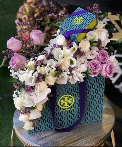 تنسيق مجموعه هدايا على كيس توري بورش