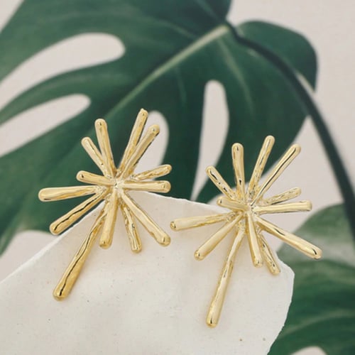 حلق ذهبي راقي بتصميم كلاسيكي من النحاس المطلي بالذ...