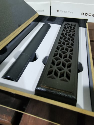 صندوق أسود أو بني مبخرة الكمبودي + الأعواد