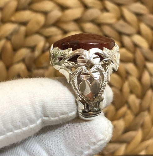 خاتم الفضة عقيق يمني كبدي مزعفر صياغة حجازية مميزة...
