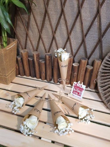 توزيعات ورد مع عبارة