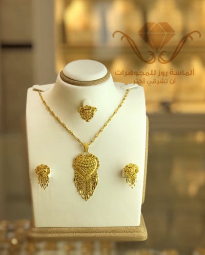 نصف طقم هندي عيار 21 وزن 23.9