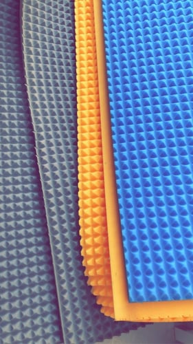 اسفنج هرمي للاستديوهات مترين* متر و اربعين