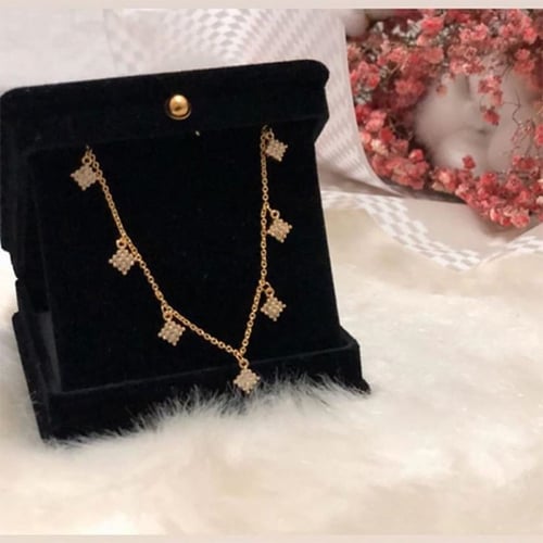 سلسال شوكر انيق ذو لمسات انيقه شبيه الذهب