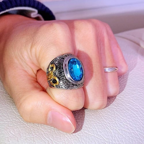 خاتم فضي مزين بنقوش وحجر زيركون ازرق