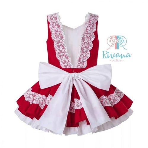 فستان احمر مع طبقة بالأبيض أنيق مع اكسسوار شعر