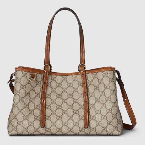 حقيبة توت GG Emblem كبيرة الحجم من قوتشي (Gucci GG Emblem Large Tote Bag).