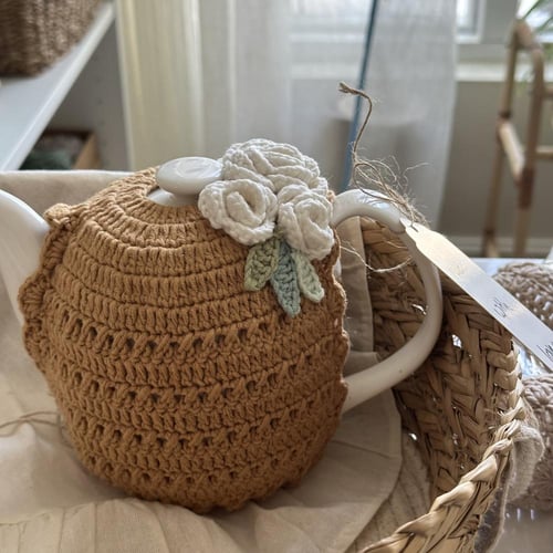 ابريق شاي مع بيالات