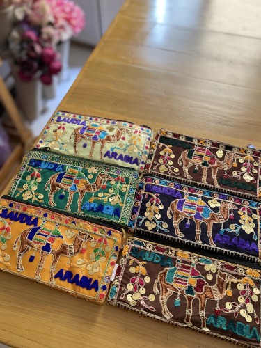 12 محفظة تراثية تطريز يدوي