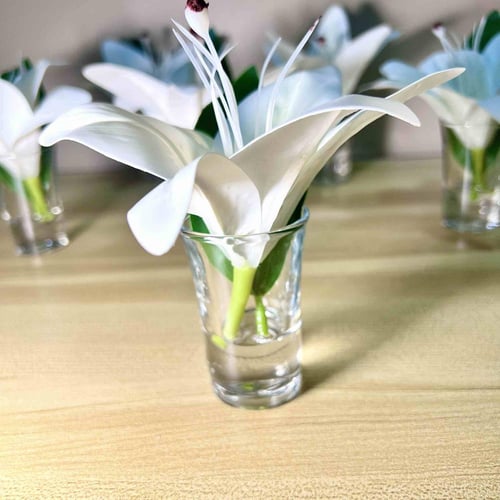 فازات ميني زجاج ليليوم اوف وايت