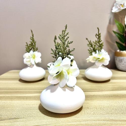 فازات ميني ورد تفاحي وابيض