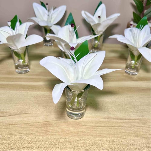 فازات ميني زجاج ليليوم اوف وايت