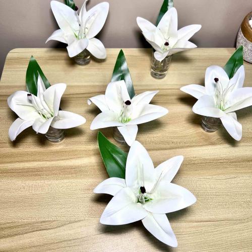 فازات ميني زجاج ليليوم اوف وايت