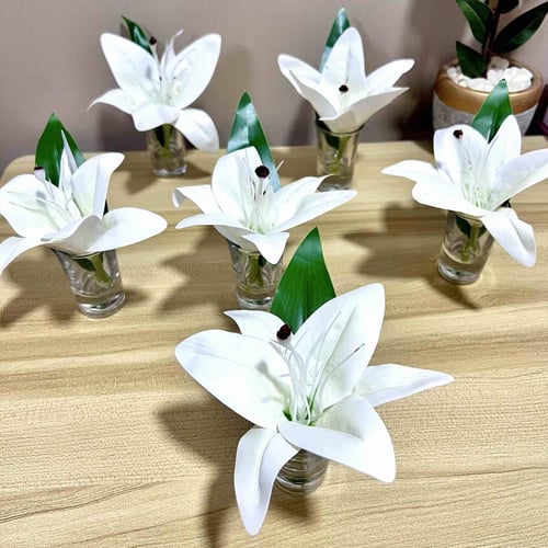 فازات ميني زجاج ليليوم اوف وايت