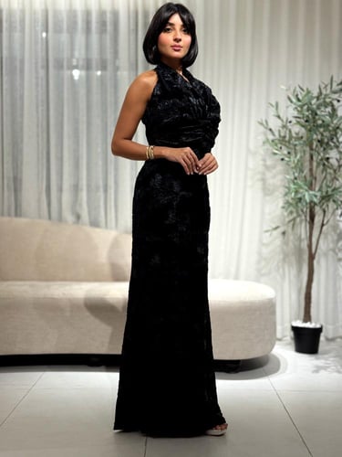 فستان مخمل على تدخيلات ورد