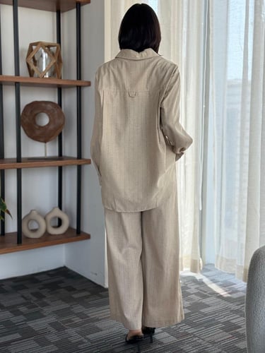 طقم كتان مقلم بالون البيج