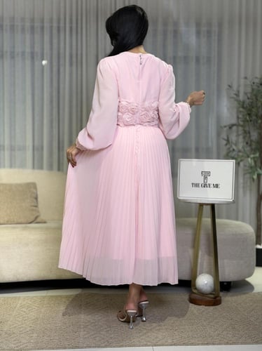 طقم بليسيه بتصميم صدرية زهور بارزة