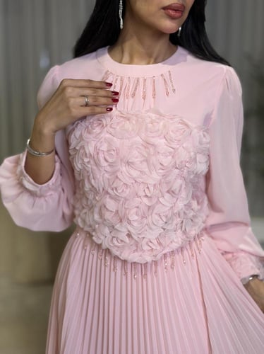 طقم بليسيه بتصميم صدرية زهور بارزة