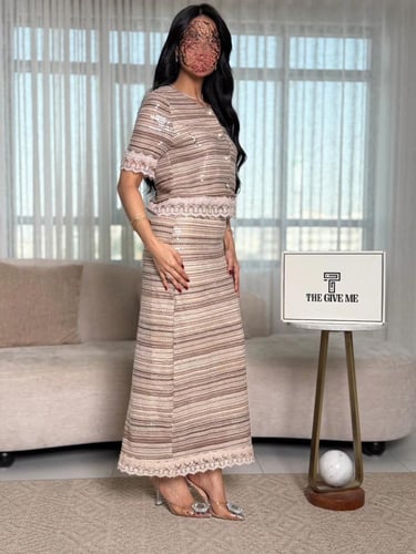 طقم إشراقة – تفاصيل لامعة خفيفة مع قصة أنثوية