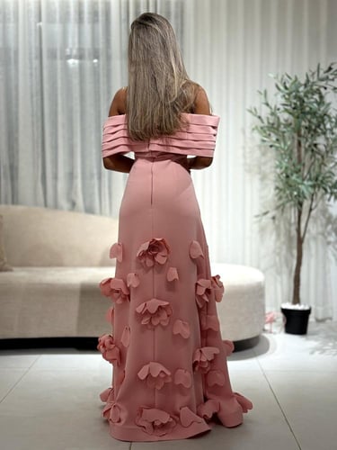 فستان باربي مزين بورد