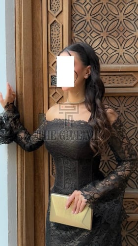 فستان دانتيل باللون الاسود