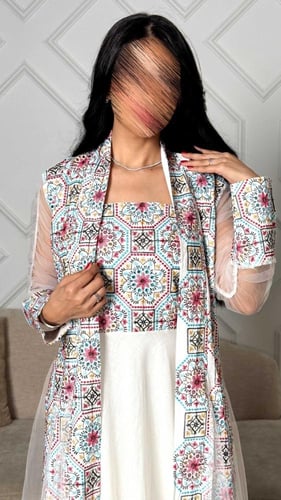 طقم جلابية نسائية مع كارديجان طويل مطرز وتل شفاف