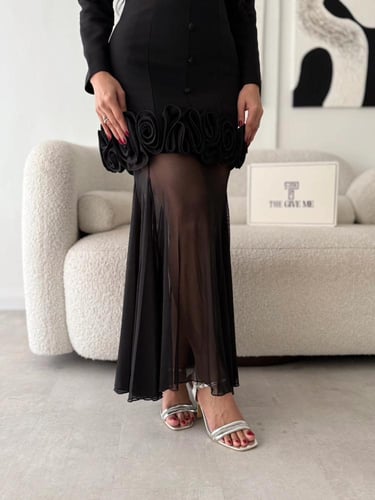 طقم "أوركيد" بتموجات سفلية وورود بارزة