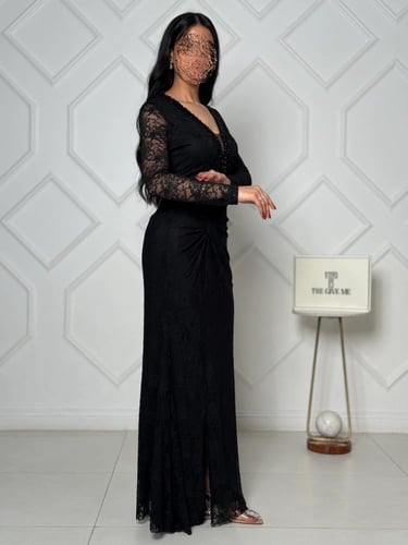 فستان دانتيل ملكي بتصميم الخصر الملفوف