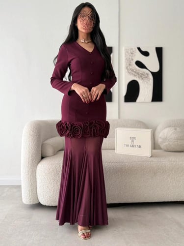 طقم "أوركيد" بتموجات سفلية وورود بارزة