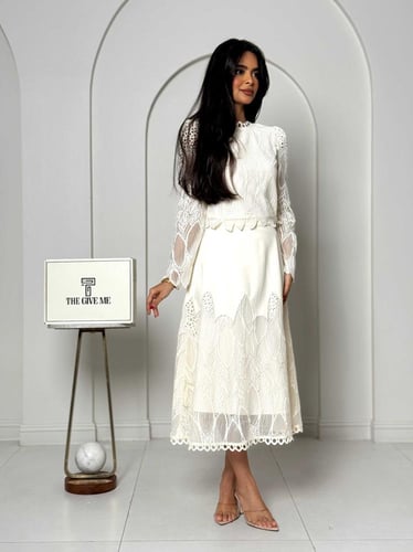 طقم دانتيل ميدي بنقوش مفرغة