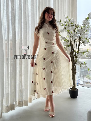 فستان نسائي بتطريز كرز