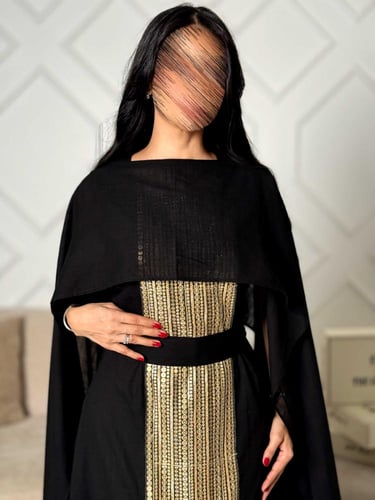 جلابية "سواريه" الملكية تصميم كاب بتطريز ذهبي كثيف