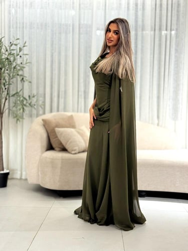 فستان سهرة أخضر زيتوني بكاب شيفون