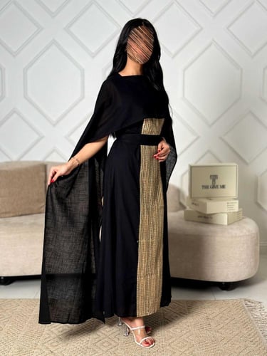 جلابية "سواريه" الملكية تصميم كاب بتطريز ذهبي كثيف