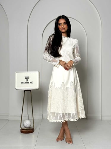 طقم دانتيل ميدي بنقوش مفرغة