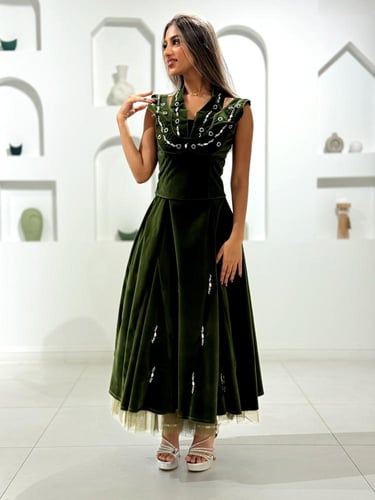 فستان جوخ مطرز بفصوص