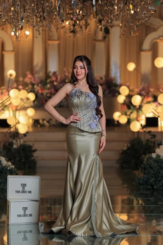 فستان ميرميد زيتوني مطرز بالزهور