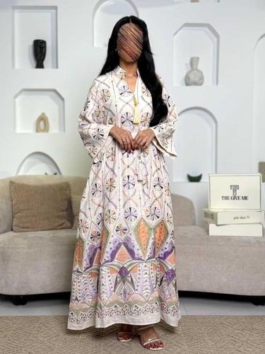 جلابية زخارف ملونة بقصة واسعة