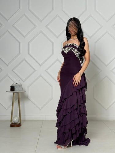فستان بنفسجي بطبقات كشكش