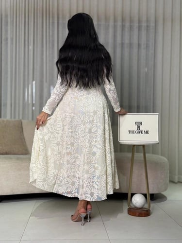 فستان دانتيل واسع بتصميم كلاسيك مع تطريز بارز وقصة...