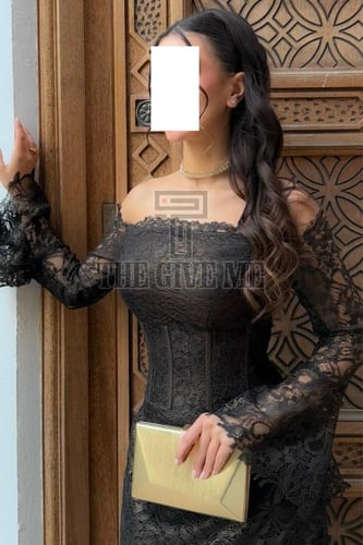 فستان دانتيل باللون الاسود