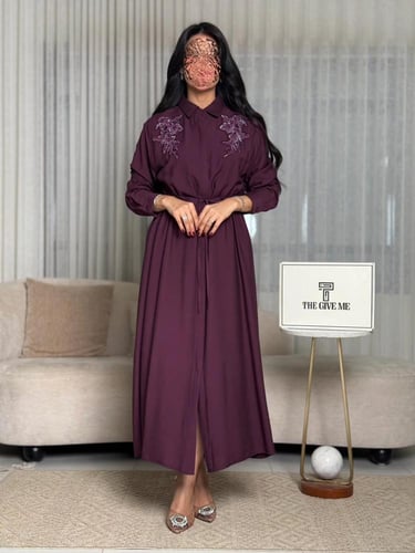 فستان بتطريز على الكتفين وخصر مطاطي