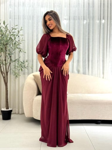 فستان بصدر مخمل بفصوص على شيفون جورجيت